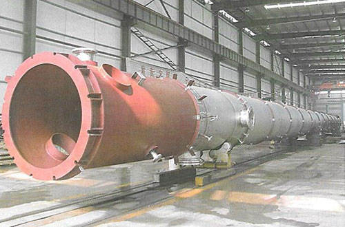 无锡市南泉健民药化专用设备厂主要生产甲乙醇回收设备，刮板式薄膜蒸发器，冷凝结晶刮片机，树脂设备，螺旋板式换热器，列管式冷凝器等。塔设备具有一定形状（截面大多是圆形）、一定容积、内外装置一定附件的容器。塔设备是石油、化工、医药、轻工等生产中的重要设备之一，在塔设备内可进行气液或液液两相间的充分接触，实施相间传质，因此在生产过程中常用塔设备进行精馏、吸收、解吸、气体的增湿及冷却等单元操作过程。