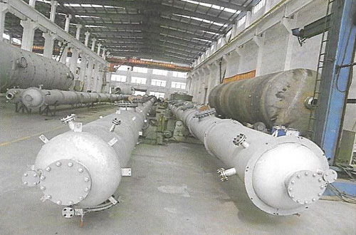 无锡市南泉健民药化专用设备厂主要生产甲乙醇回收设备，刮板式薄膜蒸发器，冷凝结晶刮片机，树脂设备，螺旋板式换热器，列管式冷凝器等。塔设备具有一定形状（截面大多是圆形）、一定容积、内外装置一定附件的容器。塔设备是石油、化工、医药、轻工等生产中的重要设备之一，在塔设备内可进行气液或液液两相间的充分接触，实施相间传质，因此在生产过程中常用塔设备进行精馏、吸收、解吸、气体的增湿及冷却等单元操作过程。